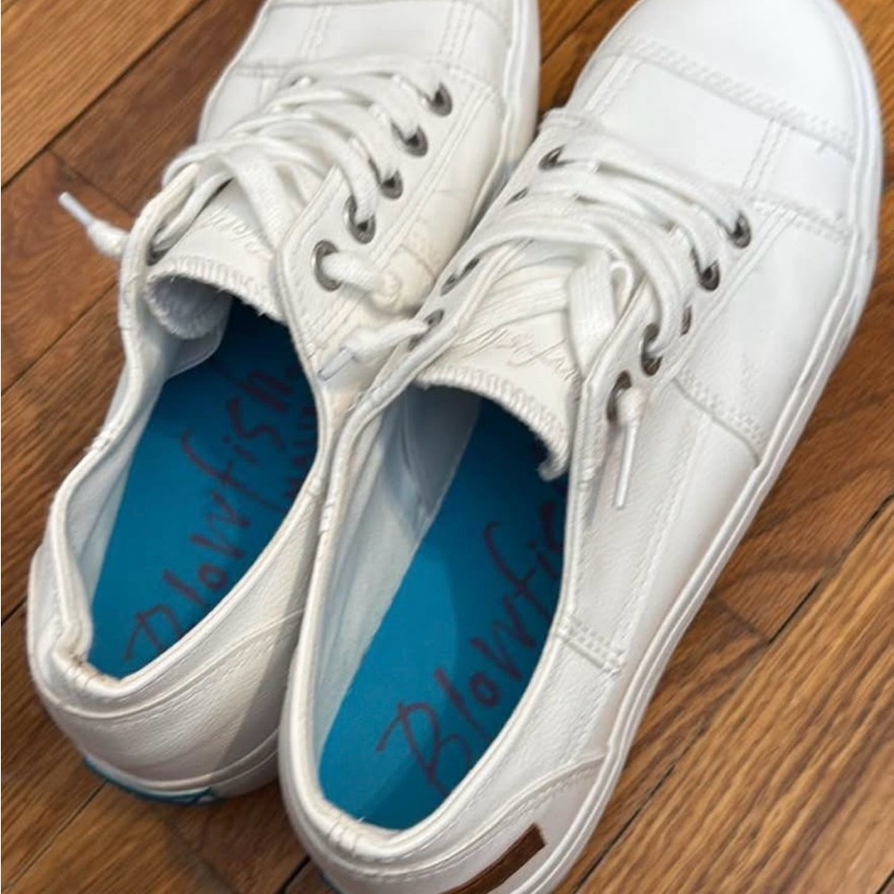 White Low-Top Women's faux Leather Sneakers
